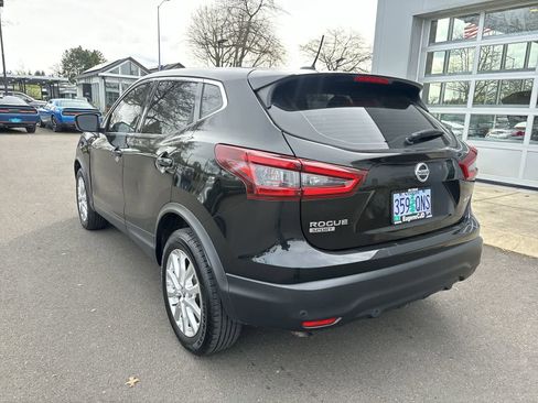 Used 2022 Nissan Rogue Sport S image 3