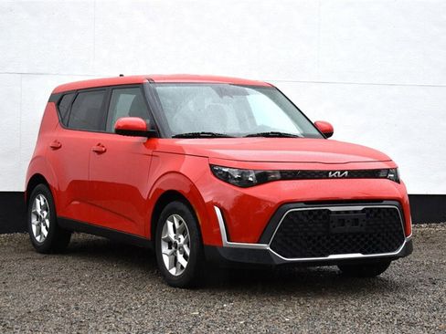 Used 2023 Kia Soul S FWD image 1