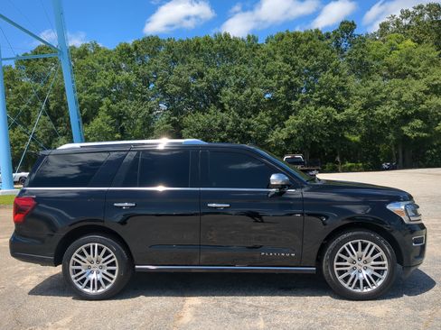 Certified 2023 Ford Expedition Platinum AWD/4WD image 2