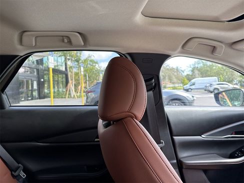 New 2024 MAZDA CX-30 Carbon image 21