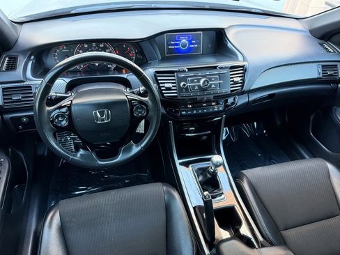 Used 2017 Honda Accord Sport image 18