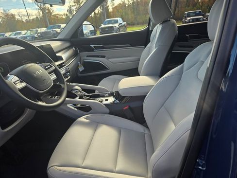 New 2025 Kia Telluride S image 6