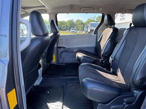 Used 2011 Toyota Sienna SE w/ Preferred Pkg FWD image 37