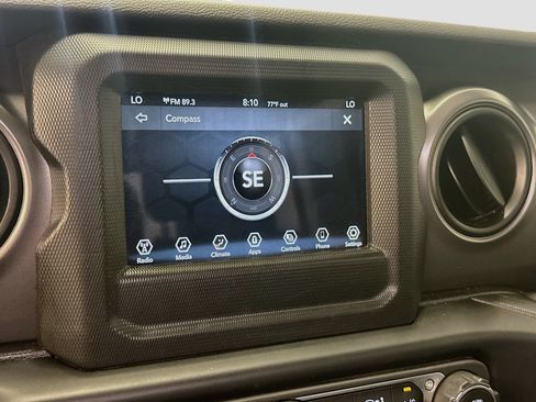 Used 2023 Jeep Gladiator Sport AWD/4WD image 22