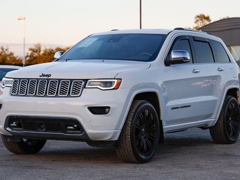Used 2017 Jeep Grand Cherokee Overland w/ Jeep Active Safety Group image 4