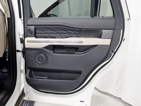 Used 2022 Ford Expedition Platinum AWD/4WD image 39