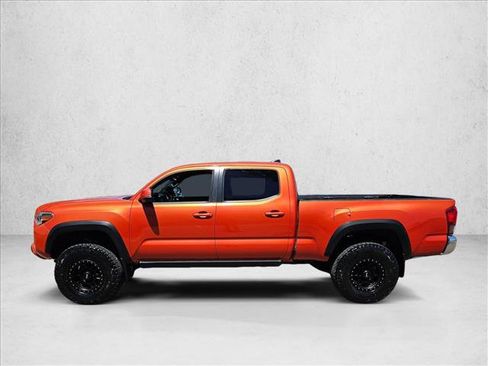 Used 2017 Toyota Tacoma TRD Off-Road w/ Tow Package AWD/4WD image 8