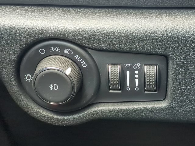 Certified 2026 Chrysler Pacifica Select FWD image 27