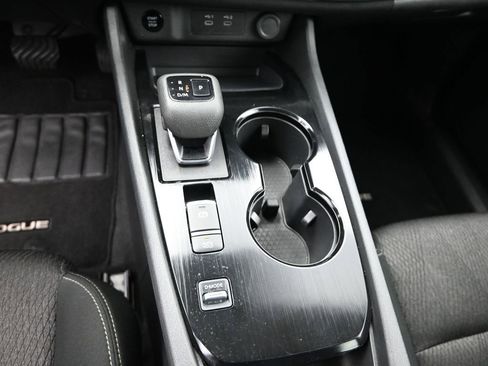Used 2025 Nissan Rogue SV image 22