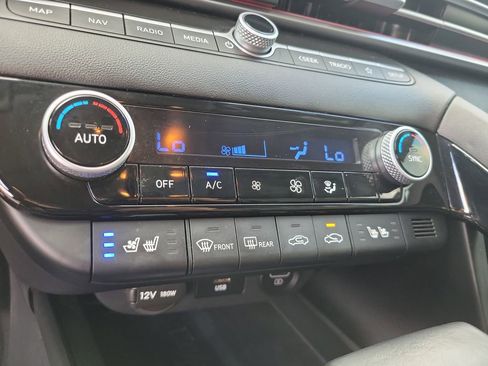 Used 2023 Hyundai Elantra Limited image 21