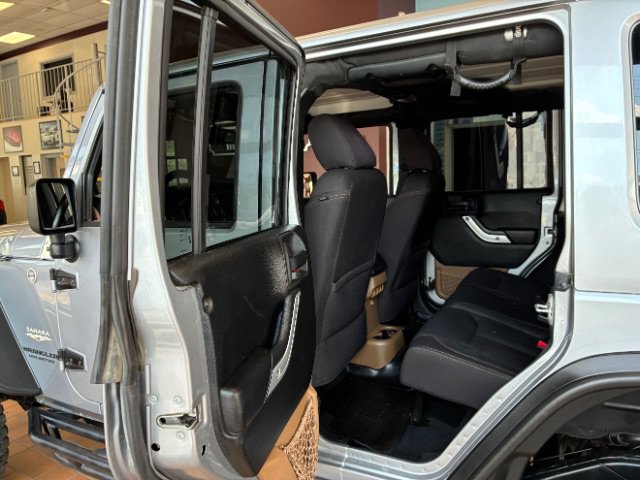 Used 2013 Jeep Wrangler Unlimited Sahara w/ Connectivity Group AWD/4WD image 28