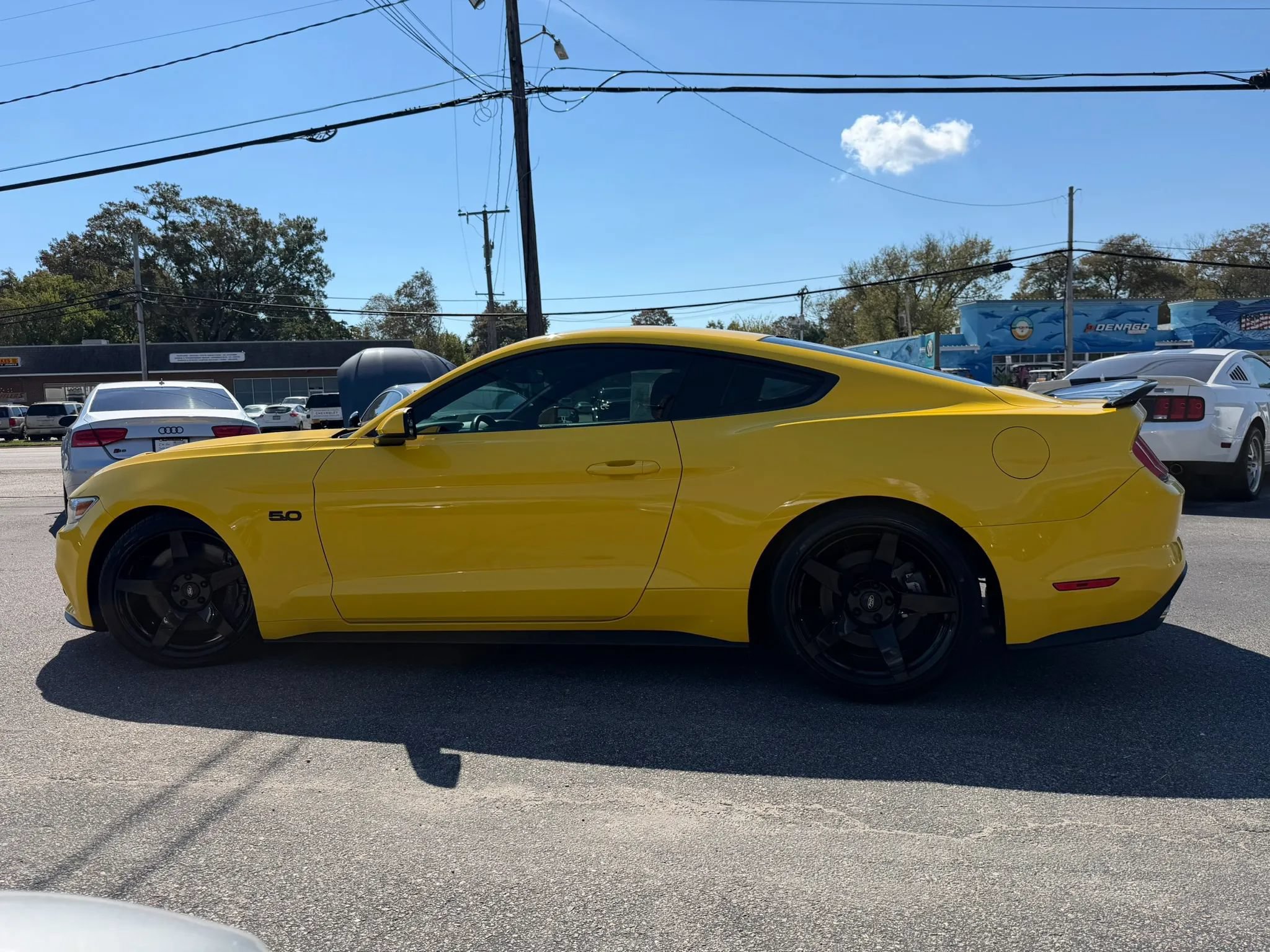 Used 2017 Ford Mustang GT w/ Black Accent Package RWD image 6