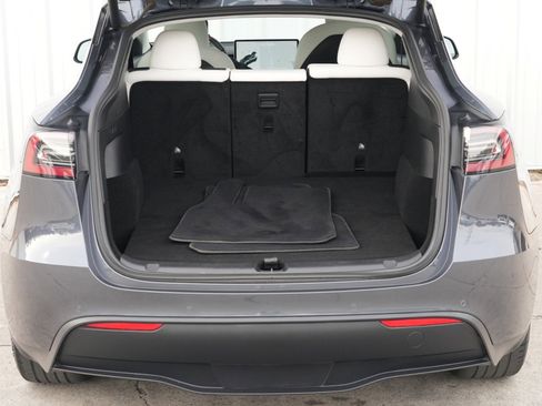 Used 2021 Tesla Model Y Long Range image 10