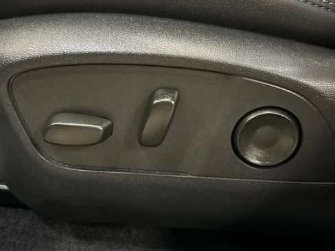 Used 2024 Chevrolet Equinox EV LT FWD image 29