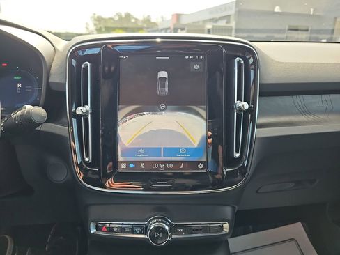 Used 2023 Volvo C40 P8 Recharge Ultimate image 27