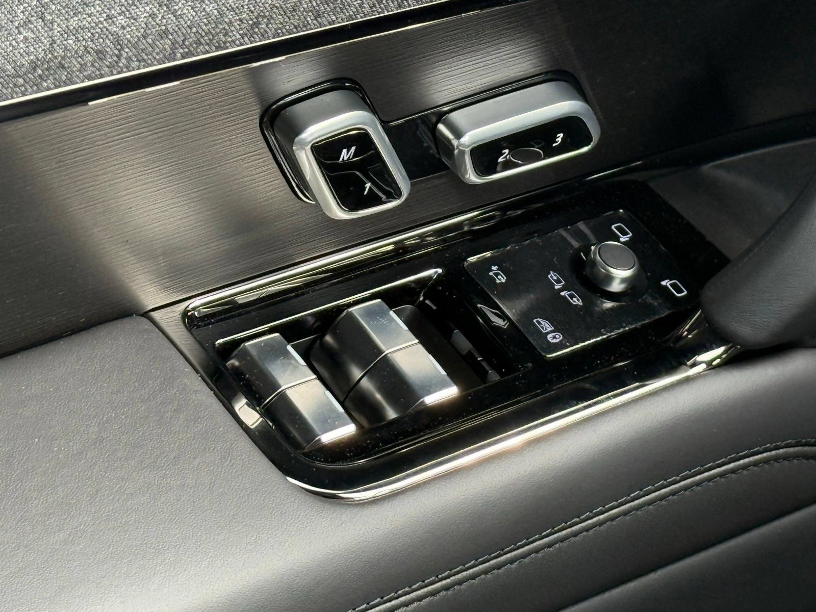 New 2026 Land Rover Range Rover Sport SE AWD/4WD image 37