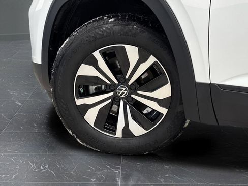 Used 2025 Volkswagen Atlas Cross Sport SE FWD image 32