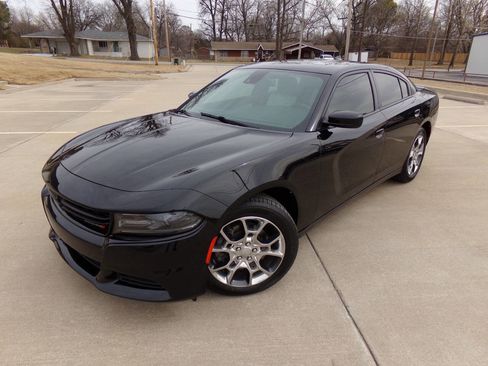 Used 2016 Dodge Charger SXT w/ AWD Premium Group image 3
