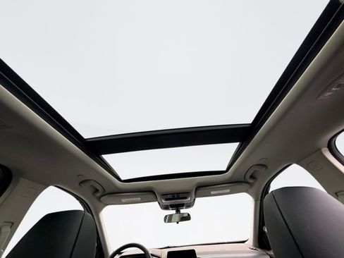 Used 2023 Nissan Rogue SV w/ SV Premium Package image 17