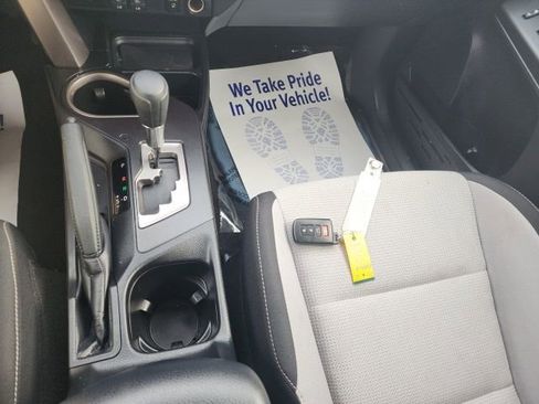 Used 2018 Toyota RAV4 AWD Hybrid image 21