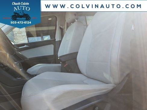 Used 2018 Volkswagen Tiguan SE image 9