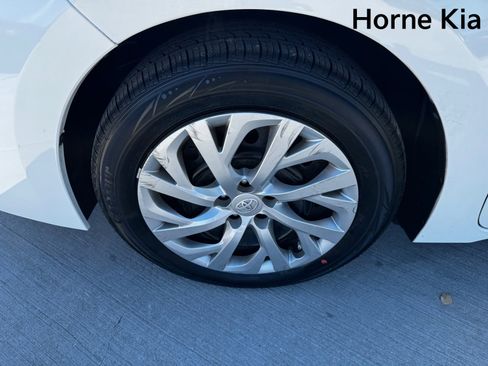 Used 2019 Toyota Corolla LE image 8