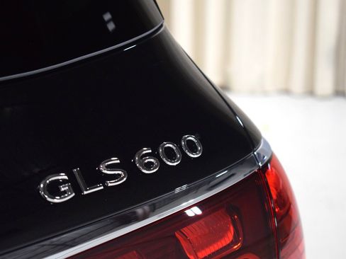 Used 2025 Mercedes-Benz Maybach GLS 600 4MATIC image 12