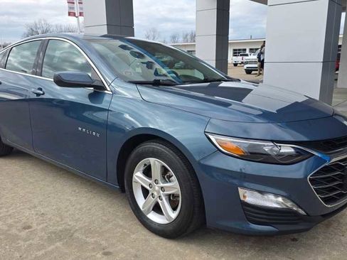 Used 2024 Chevrolet Malibu LT image 2