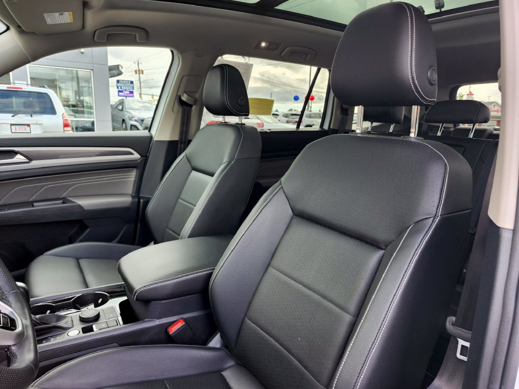 Used 2023 Volkswagen Atlas SEL R-Line AWD/4WD image 8