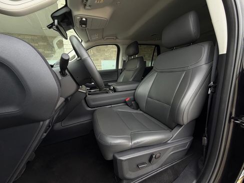 Used 2026 Ford Expedition Active RWD image 5