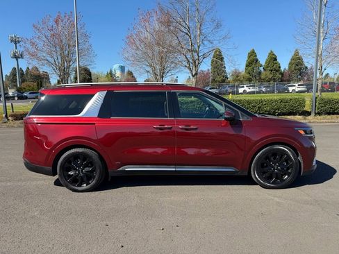 Used 2024 Kia Carnival SX Prestige image 9