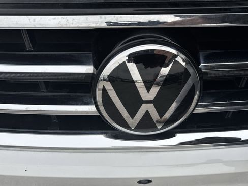 Certified 2022 Volkswagen Tiguan SEL R-Line image 32