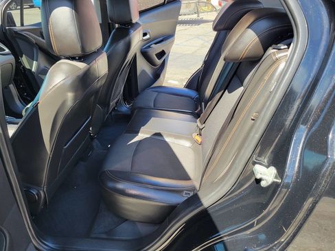 Used 2018 Chevrolet Trax LT w/ Redline Edition FWD image 17