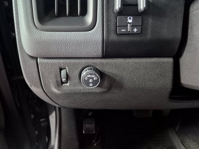 Used 2018 Chevrolet Colorado Z71 RWD image 18