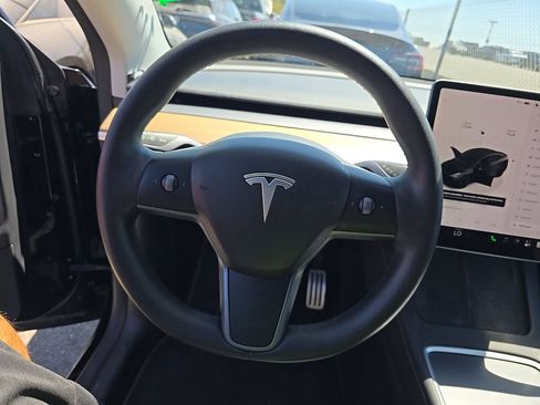 Used 2023 Tesla Model Y Long Range AWD/4WD image 4