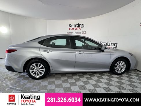Used 2025 Toyota Camry LE FWD image 4