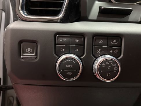 Used 2024 GMC Sierra 3500 Denali Ultimate AWD/4WD image 24
