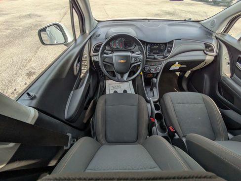 Used 2018 Chevrolet Trax LS FWD image 17