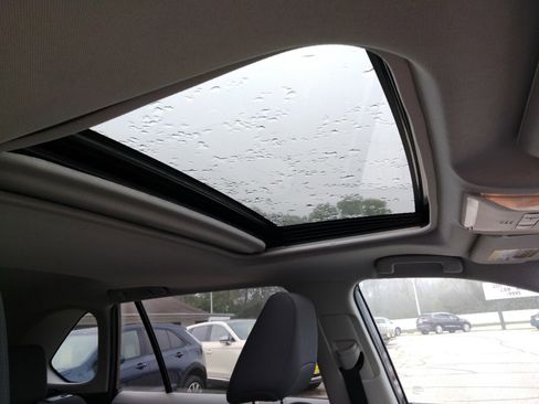 Used 2020 Toyota RAV4 XLE w/ Convenience Package image 16