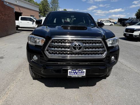 Used 2016 Toyota Tacoma TRD Sport w/ Towing Package AWD/4WD image 4