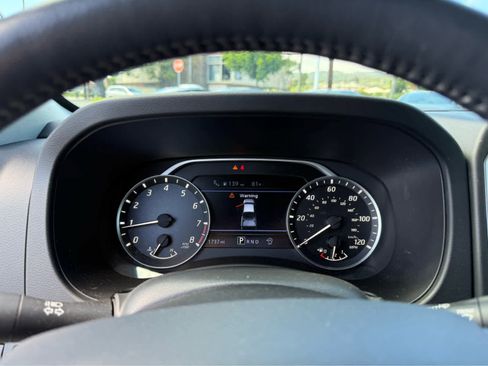 Used 2025 Nissan Frontier SV w/ SV Convenience Package RWD image 7