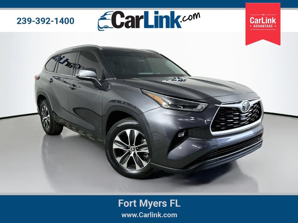 Used 2021 Toyota Highlander XLE FWD image 1