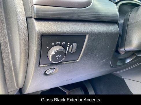 Used 2019 Jeep Grand Cherokee Laredo image 23