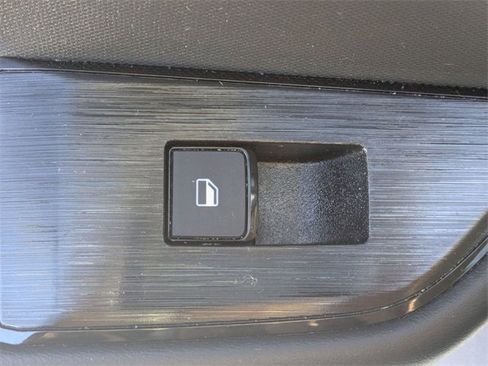 Used 2024 Nissan Rogue S image 30