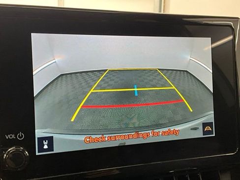 Used 2024 Toyota Corolla Cross XLE w/ Convenience Package image 5