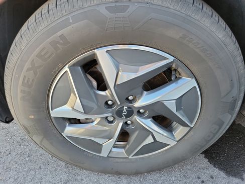 Used 2024 Kia Sorento EX FWD image 6