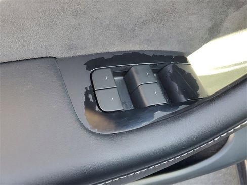 Used 2023 Tesla Model Y Performance image 20