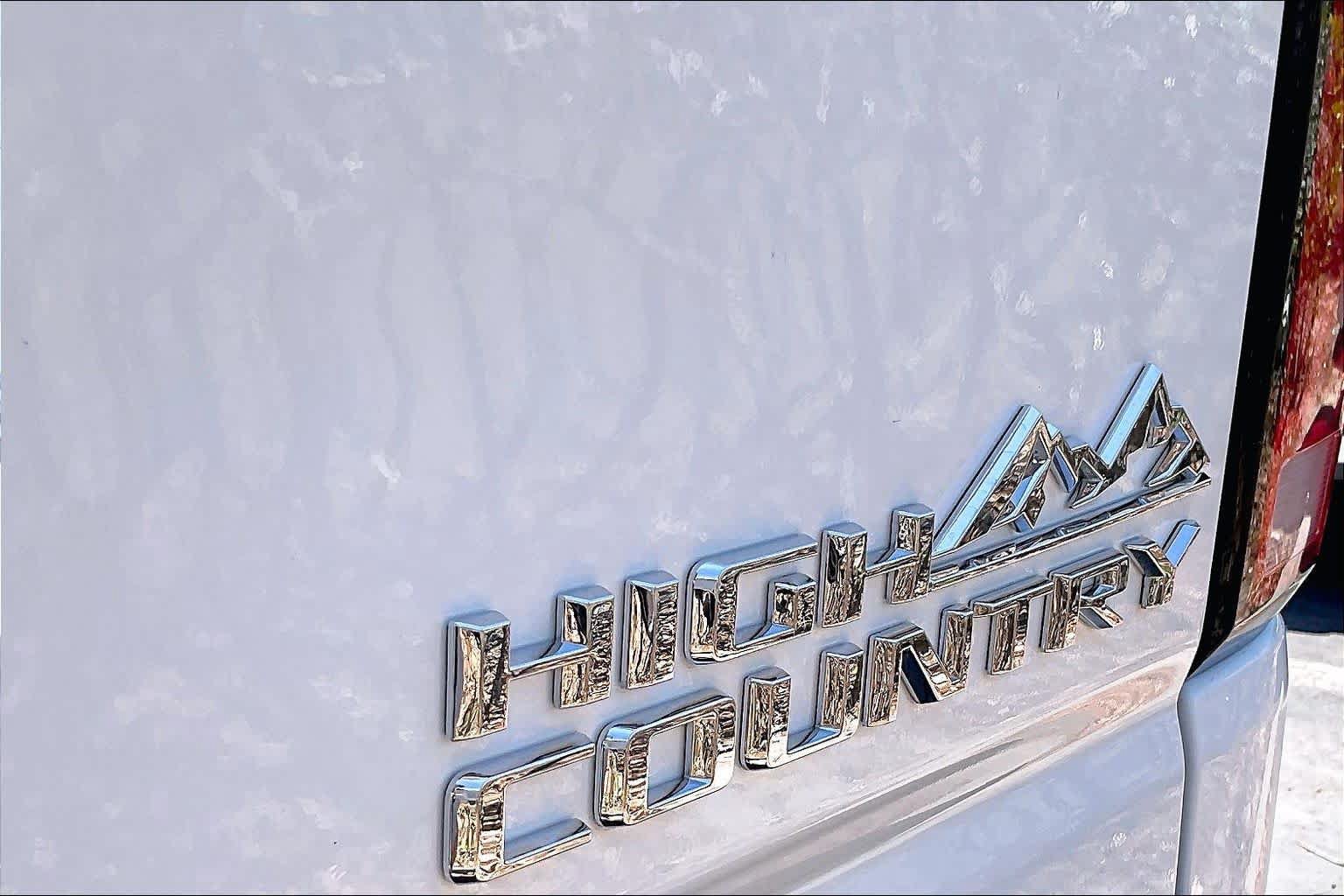Used 2025 Chevrolet Silverado 2500 High Country w/ High Country Premium Package AWD/4WD image 9