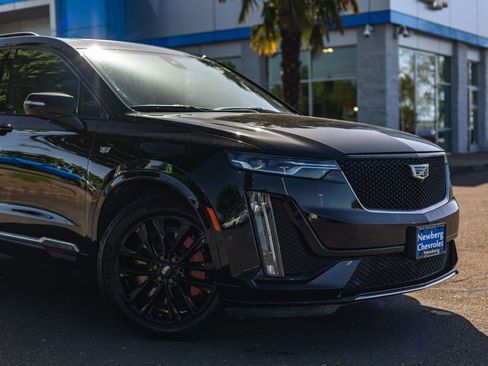 Used 2024 Cadillac XT6 Sport w/ LPO, Red Accent Package AWD/4WD image 3