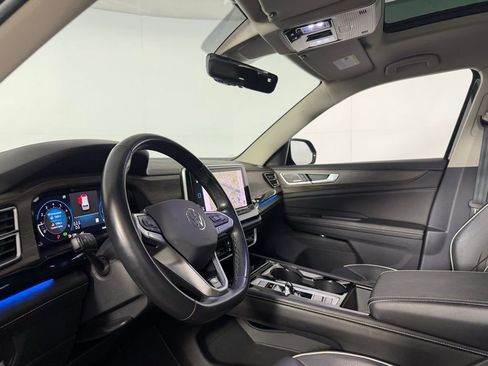 Used 2024 Volkswagen Atlas SEL Premium R-Line image 25